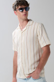 Camisa unicolor a rayas con botones y manga corta