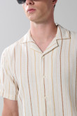 Camisa unicolor a rayas con botones y manga corta
