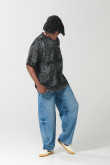 Jean barrel tiro medio azul claro con bota ancha