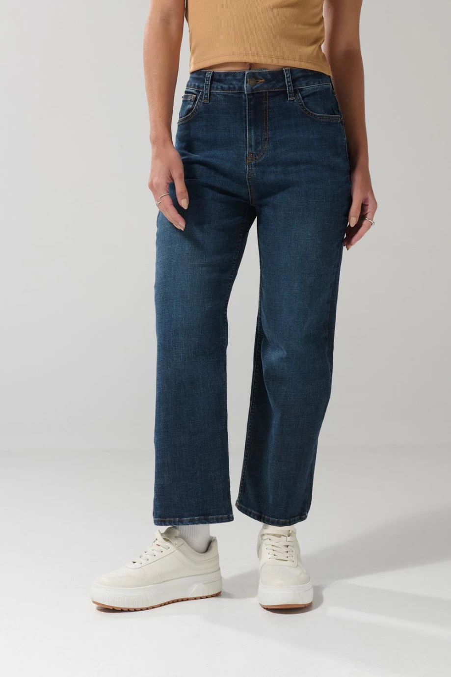 Jean 90´S bota recta azul oscuro con bolsillos y tiro alto