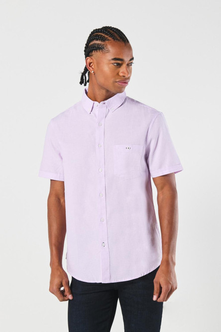 Camisa cuello button down unicolor con manga corta