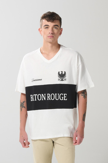 Camiseta crema oversize college con cuello V y contraste