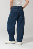 Jean balloon azul oscuro con bota recta y tiro alto