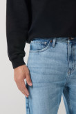 Jean baggy tiro medio azul con bota ancha y bolsillos