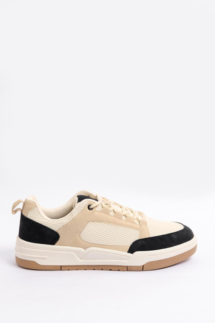 Tenis casuales kakis con detalles en malla y suela plana