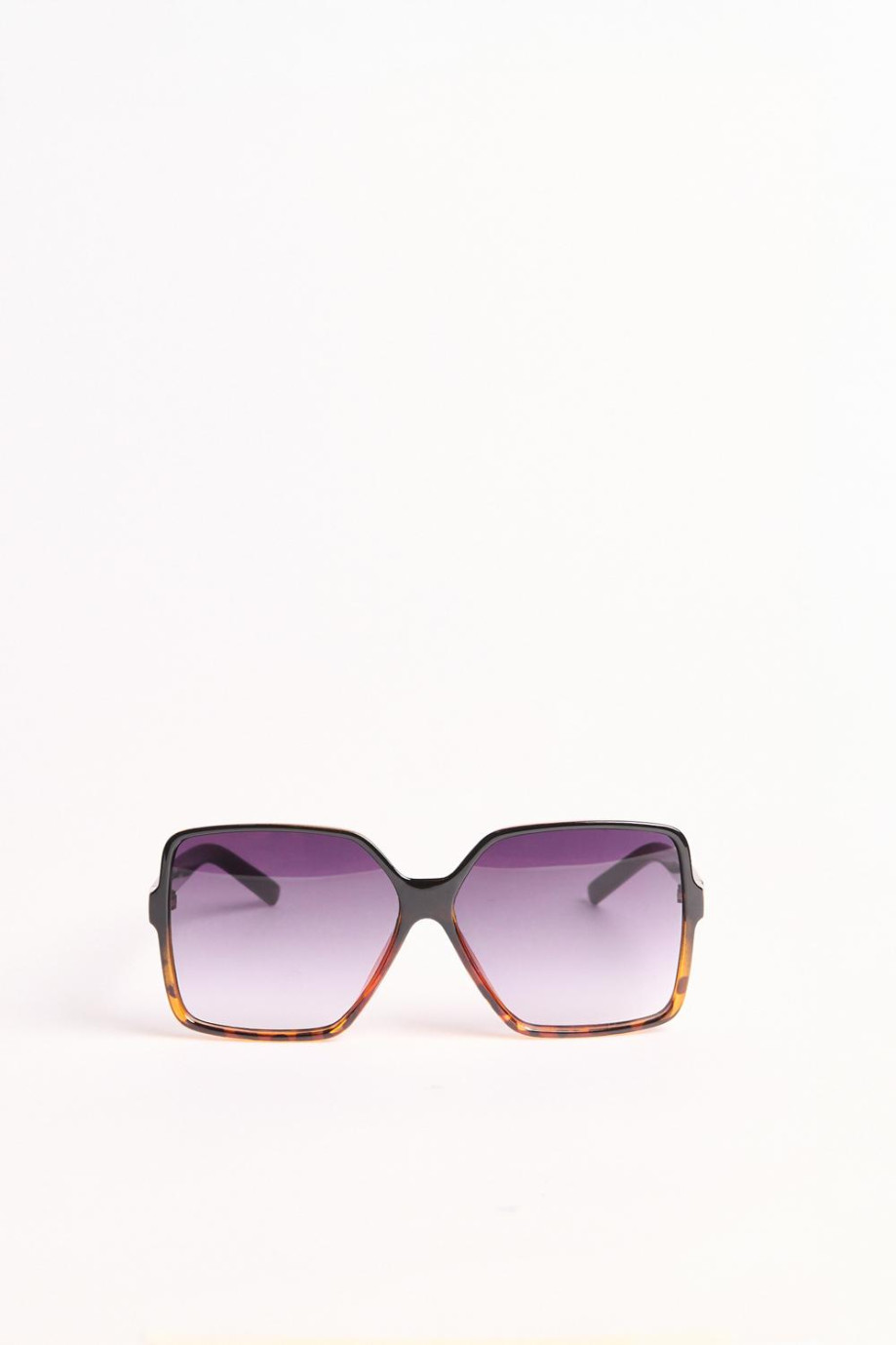Gafas de sol de marco geométrico recto en color negro nacarado