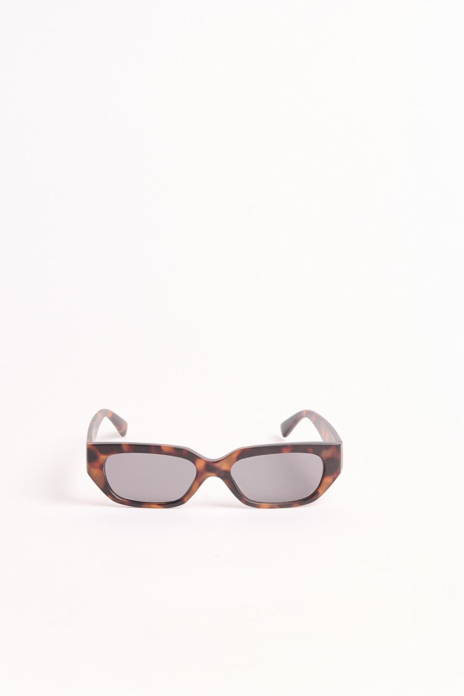 gafas de sol con marco rectangular en carey café claro