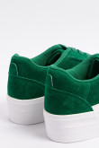 Tenis verdes de plataforma con contrastes blancos