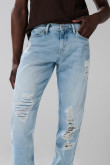 Jean tiro bajo slim azul claro con rotos y bolsillos