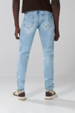 Jean tiro bajo slim azul claro con rotos y bolsillos