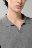 Suéter tejido unicolor con cuello polo y pechera abierta