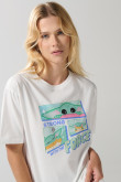 Camiseta cuello redondo crema con arte de The Mandalorian