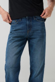 Jean 90´S azul oscuro con bota recta, tiro bajo y bolsillos