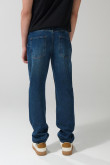 Jean 90´S azul oscuro con bota recta, tiro bajo y bolsillos