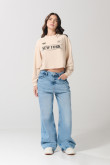 Jean azul claro baggy con bota ancha y tiro medio