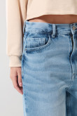 Jean azul claro baggy con bota ancha y tiro medio