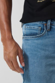 Jean straight leg bota recta azul claro azul con desgastes