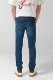 Jean slim ajustado azul oscuro con tiro bajo y rotos