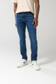 Jean slim azul oscuro con tiro bajo y 5 bolsillos