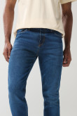 Jean slim azul oscuro con tiro bajo y 5 bolsillos