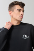 Buzo oversize negro cuello redondo con diseño de dados