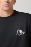 Buzo oversize negro cuello redondo con diseño de dados