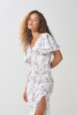 Vestido crema claro largo con flores y escote V