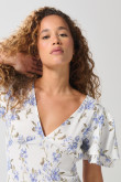 Vestido crema claro largo con flores y escote V