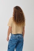 Camiseta crop top unicolor con texto college delantero
