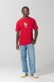 Camiseta cuello redondo roja con arte college blanco