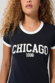 Camiseta azul intensa college con contrastes y manga corta
