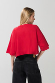 Camiseta oversize roja oscura crop top de Mafalda