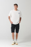 Camiseta oversize crema cuello redondo con arte vintage