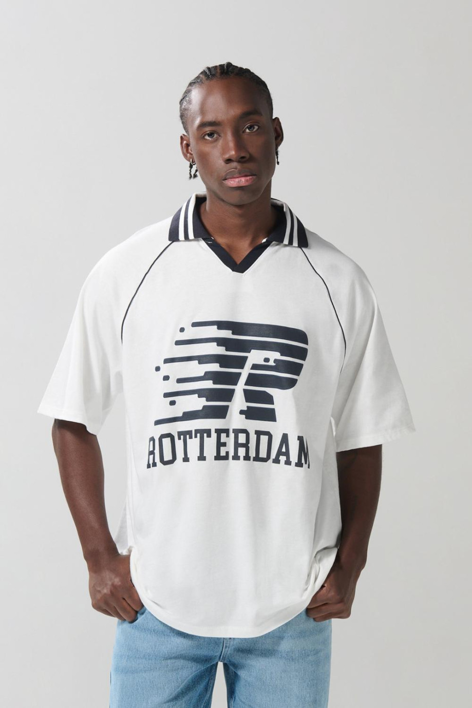 Camiseta college deportiva oversize crema con manga corta
