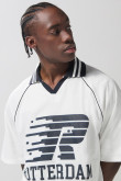Camiseta college deportiva oversize crema con manga corta