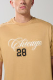 Camiseta café clara en algodón college con manga corta