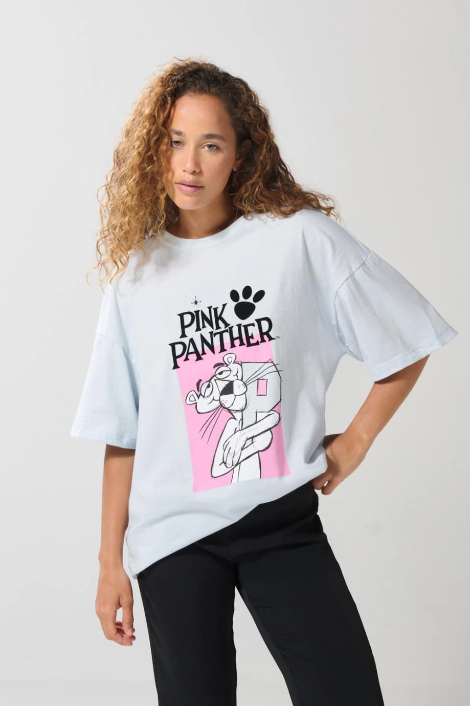 Camiseta azul clara oversize manga corta de la Pantera Rosa
