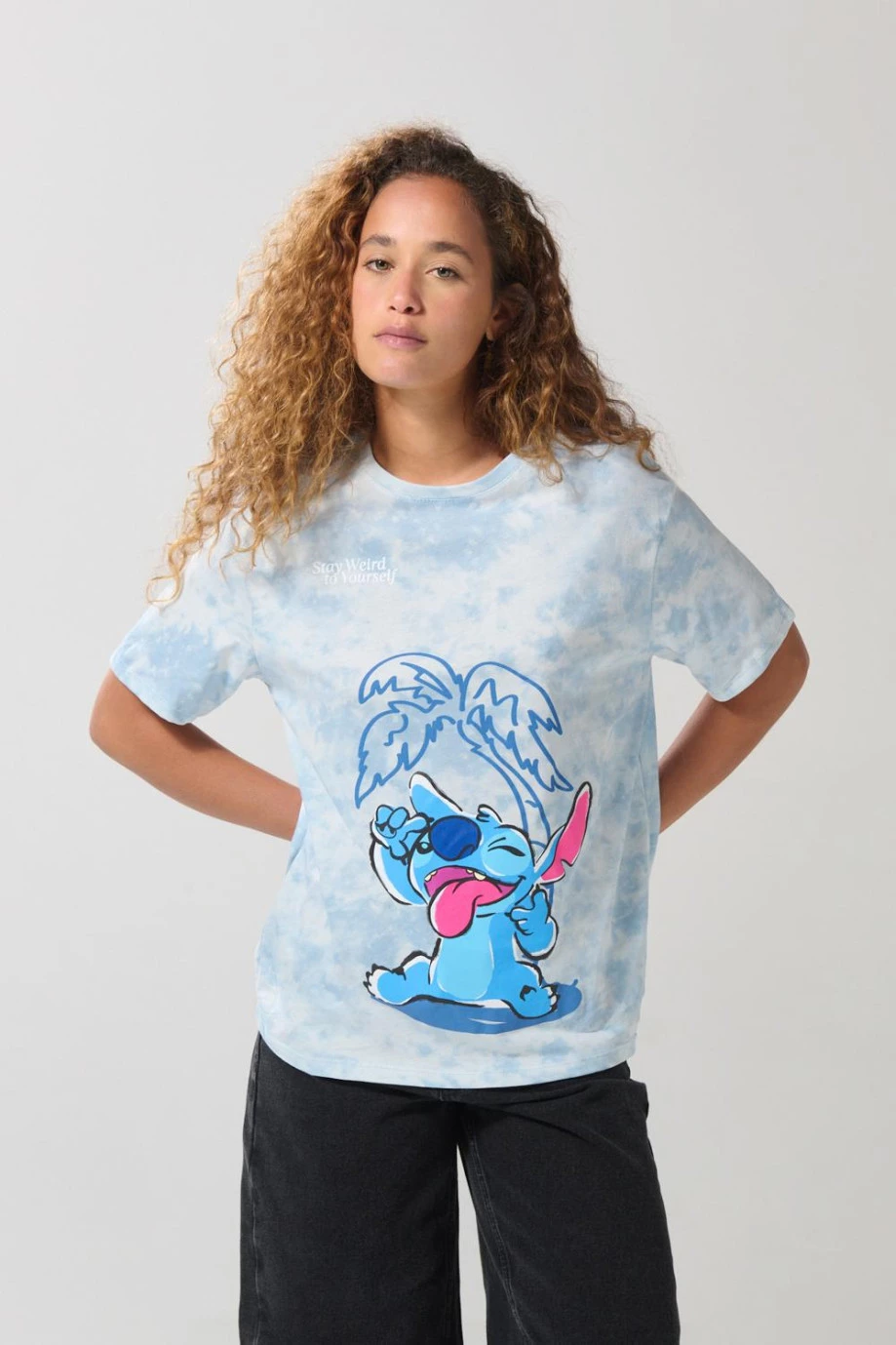 Camiseta tie dye azul cuello redondo de Lilo & Stitch