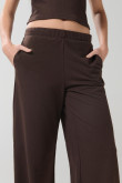 Pantalón unicolor jogger con bota recta en tela gruesa