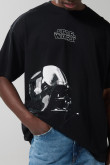Camiseta negra oversize manga corta con arte de Star Wars