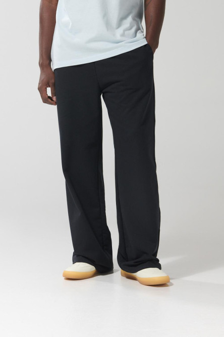 Pantalón unicolor tipo jogger bota recta con bolsillos