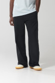 Pantalón unicolor tipo jogger bota recta con bolsillos