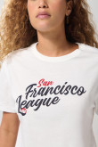 Camiseta crop top crema clara con arte college delantero