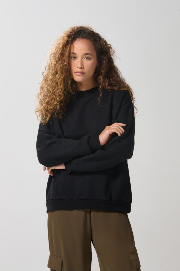 Buzo unicolor perchado oversize cuello redondo