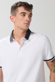 Camiseta crema clara polo con manga corta y botones