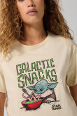 Camiseta crop top kaki clara con arte de The Mandalorian