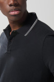 Camiseta unicolor polo con manga corta y aberturas