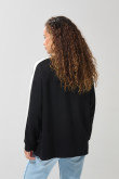 Buzo cuello redondo negro oversize con arte de Mafalda