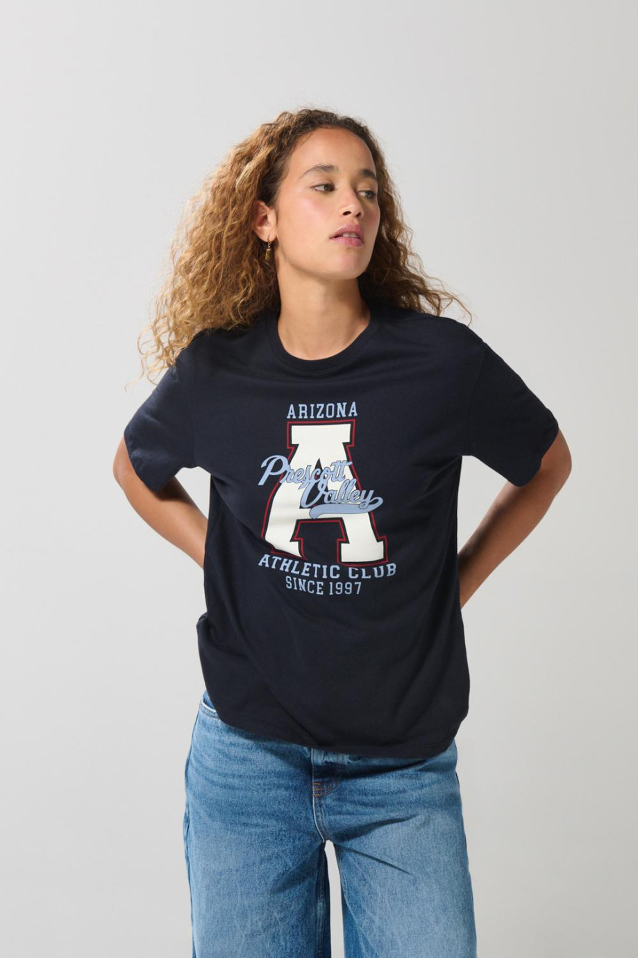 Camiseta en algodón manga corta azul con diseño college