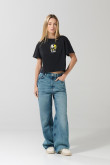 Camiseta crop top negra con diseño de Félix el Gato